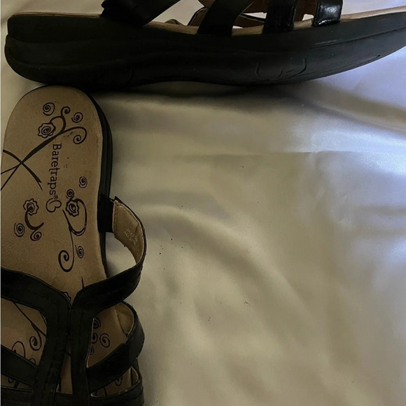 BARETRAPS~ BLACK SLIDE ON SANDALS~9 - Picture 5 of 7